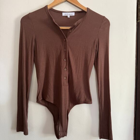BETRO SIMONE | Cash Brown ribbed Button Henley style Bodysuit | Extra Small - Picture 1 of 5
